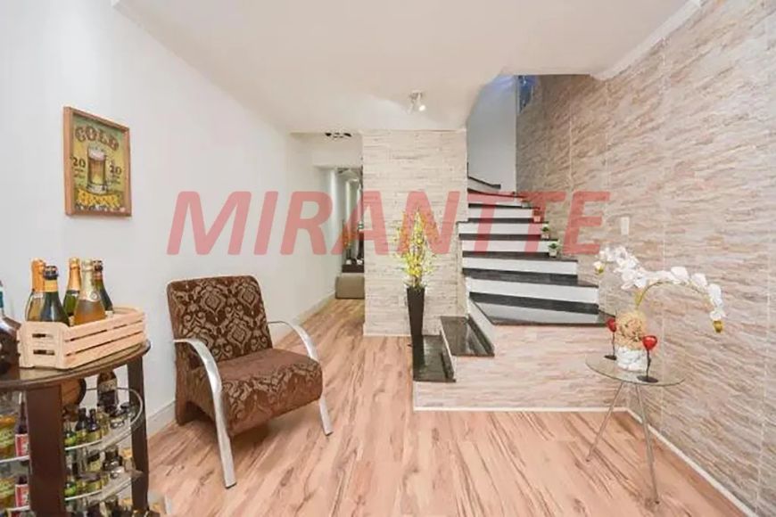 Sobrado de 270m² com 3 quartos em Vila Galvão