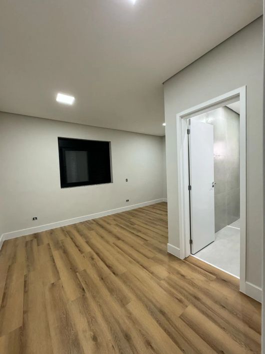 Imóvel para venda tem 219 metros quadrados com 4 quartos em Vila Adelaide Perella - Guarulhos - SP