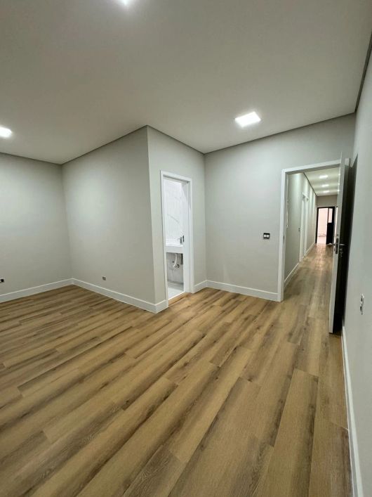 Imóvel para venda tem 219 metros quadrados com 4 quartos em Vila Adelaide Perella - Guarulhos - SP