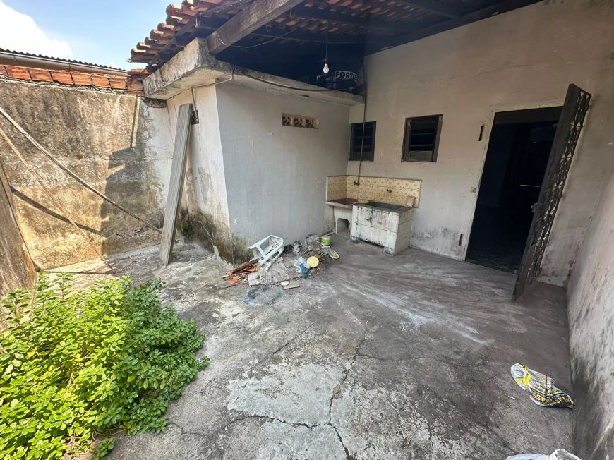 BELA CASA NO MARCO, DE 2/4, 122 METROS QUADRADOS E 2 BANHEIROS