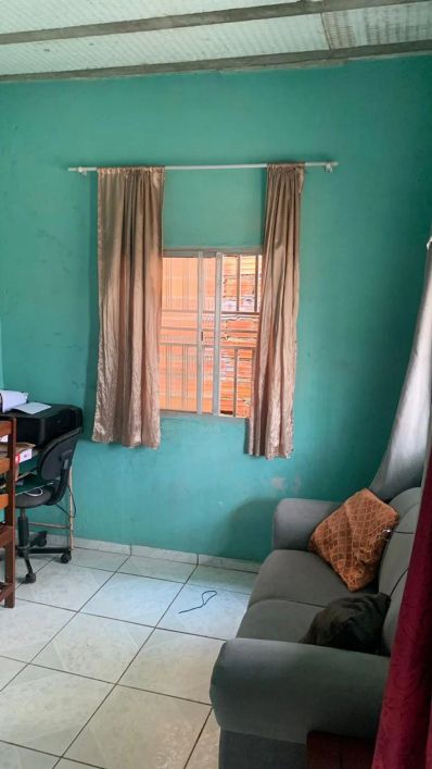 BARBADA, VENDO 1 CASA DIVIDA EM 2, 2/4 NA FRENTE E 1/4 NA DE TRÁS PRÓX A PRATINHA