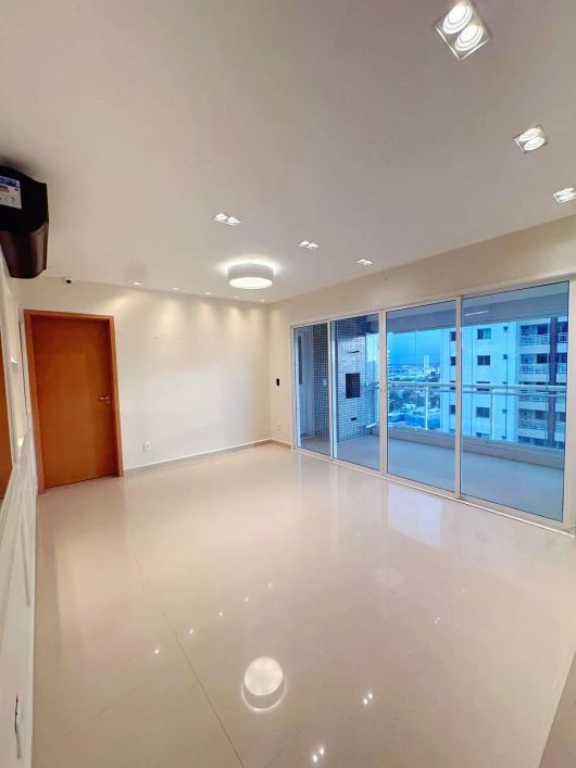Torres Florata - Andar Alto - Desocupado - Sem Modulados - 2/4 (1) Suíte - 2 vgs - Marco