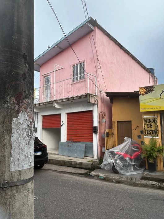 Vendo Prédio próximo a feira da Campina com ponto comercial e 03 Ap de 1/4
