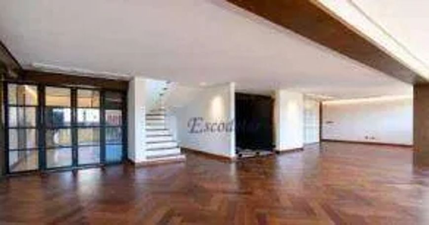 Cobertura com 3 Dormitórios para Alugar, 397 m² na Granja Julieta