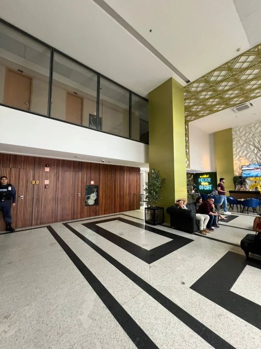 VENDO SALA COMERCIAL NO EDIFÍCIO ROGÉLIO FERNANDEZ. Bairro Cremação - Belém - PA