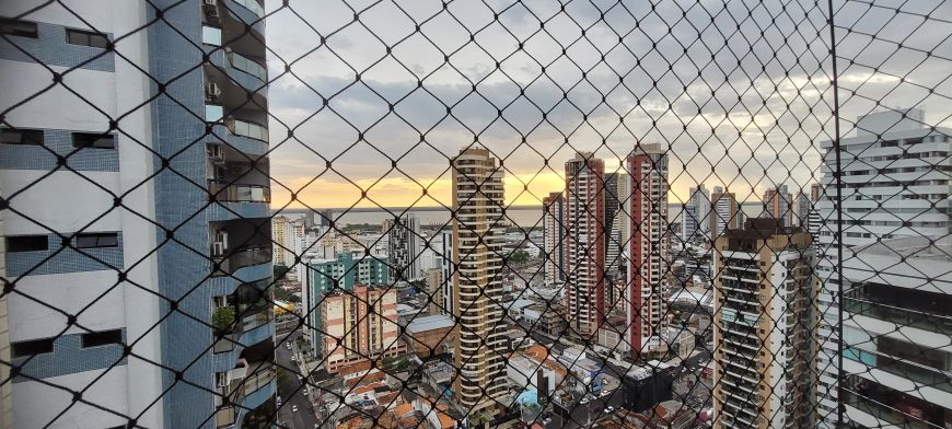 vende se apt no Ed. Real Liberty no Bairro do Umarizal.