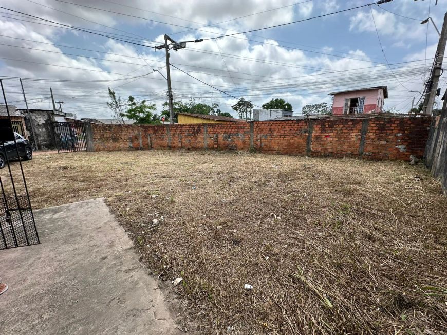 Imóvel comercial com 20m de frente por 75m de fundos, com casa de 2 pav. e galpão. 1500 m2