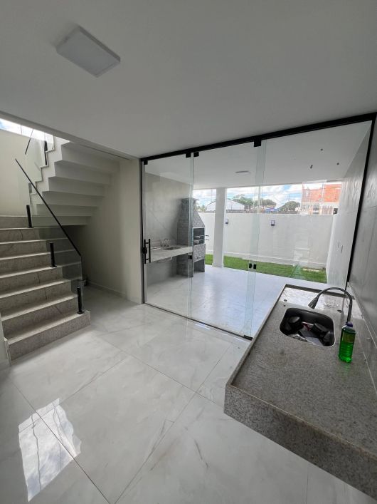 CASA NO JARDIM DAS MANGUEIRAS DE 160 METROS, 3 SUÍTES E 4 BANHEIROS