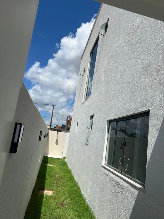 CASA NO JARDIM DAS MANGUEIRAS DE 160 METROS, 3 SUÍTES E 4 BANHEIROS