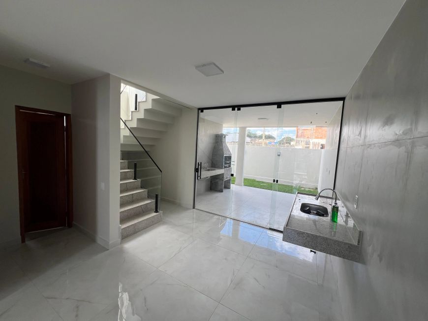 CASA NO JARDIM DAS MANGUEIRAS DE 160 METROS, 3 SUÍTES E 4 BANHEIROS