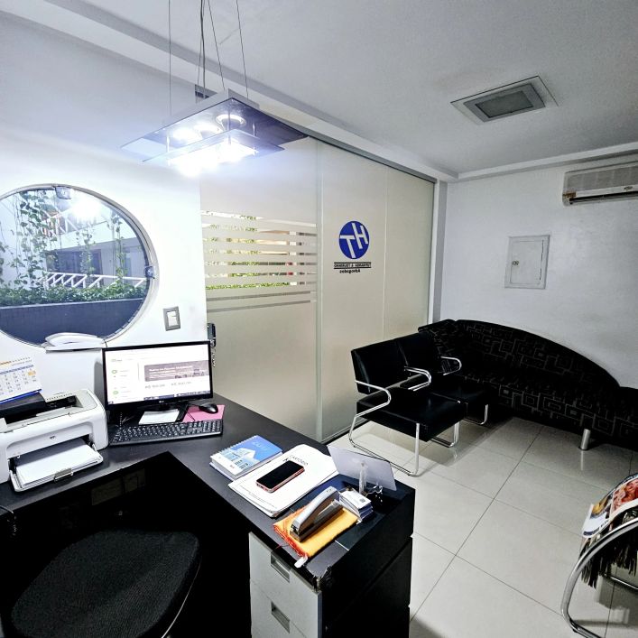 VENDO SALA COMERCIAL NO CENTRO EMPRESARIAL BOLONHA