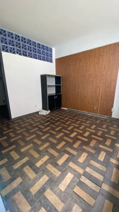 SALA À VENDA NO ED ANTONIO VELHO