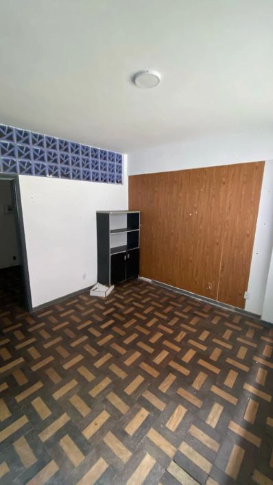 SALA À VENDA NO ED ANTONIO VELHO