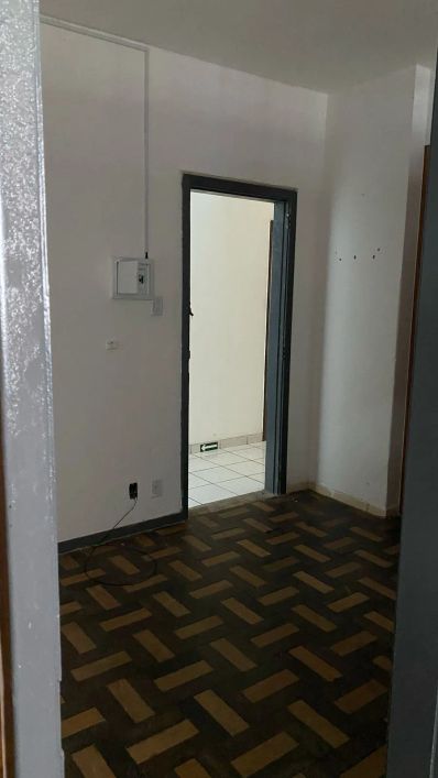 SALA À VENDA NO ED ANTONIO VELHO