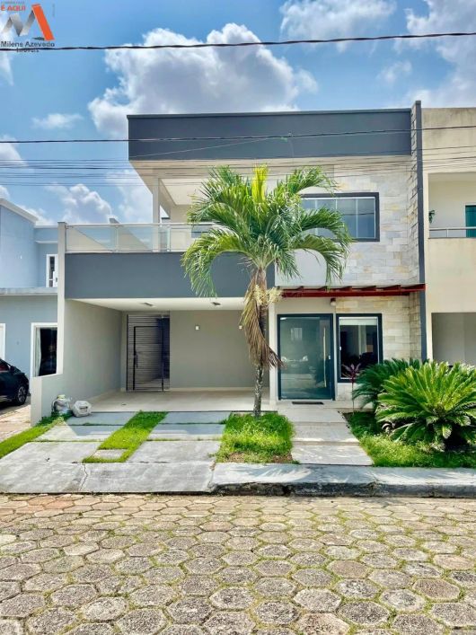 CASA DE 2 PAVIMENTOS EM CONDOMÍNIO FECHADO! ÁREA PRIVATIVA DE 220M².