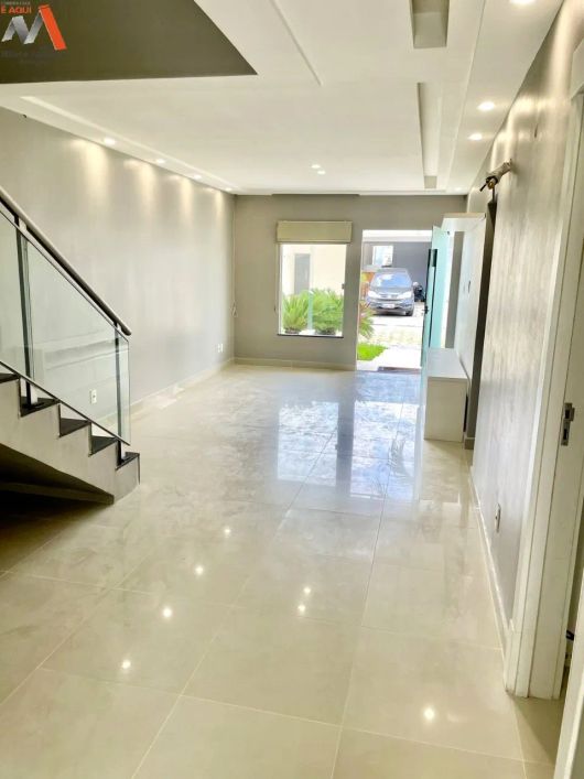 CASA DE 2 PAVIMENTOS EM CONDOMÍNIO FECHADO! ÁREA PRIVATIVA DE 220M².