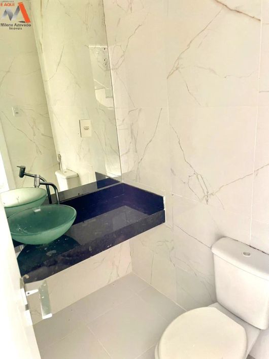 CASA DE 2 PAVIMENTOS EM CONDOMÍNIO FECHADO! ÁREA PRIVATIVA DE 220M².