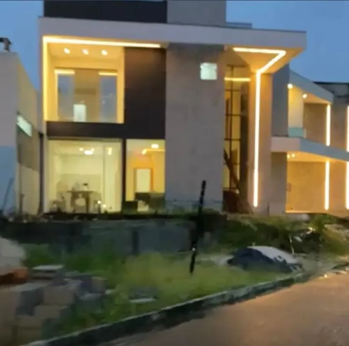 Imóvel para venda tem 380 m² com 4/4.sendo 3 suítes em Coqueiro - Belém - PA