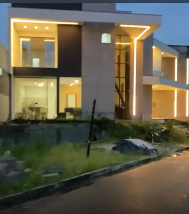 Imóvel para venda tem 380 m² com 4/4.sendo 3 suítes em Coqueiro - Belém - PA