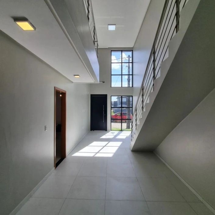 QUARTZO - Casa duplex com 4/4 sendo 3 suítes e Piscina.