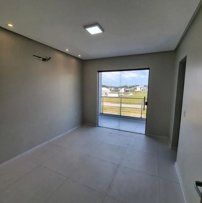 QUARTZO - Casa duplex com 4/4 sendo 3 suítes e Piscina.