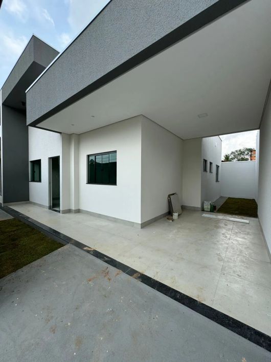 CASA A VENDA 2 DORMITÓRIOS PROX. TOYOTA