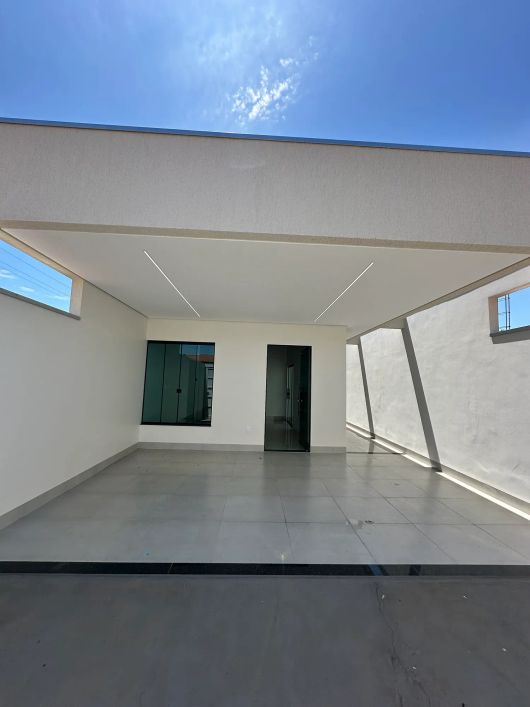 VENDO CASA NOVA 3 DORMITÓRIOS PROX. TOYOTA