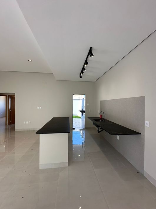 VENDO CASA NOVA 3 SUÍTES PROX. A LOJA HAVAN
