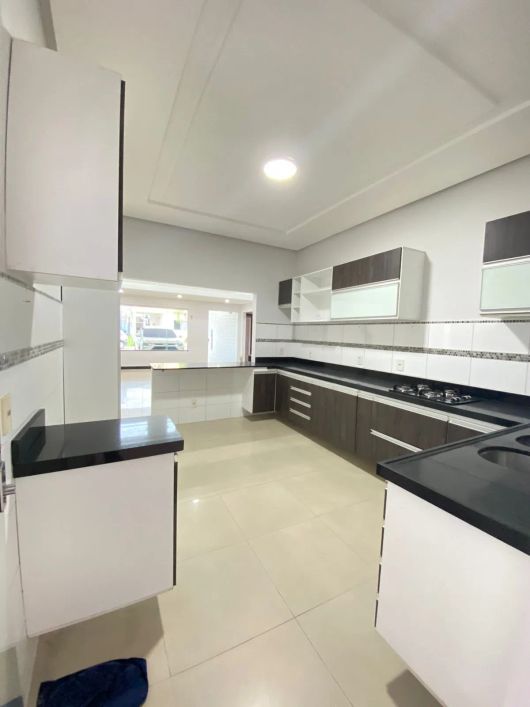 Condomínio Cidade Jardim 2, 300m², 3 quartos sendo 2 suites, 2 vagas, Tapanã