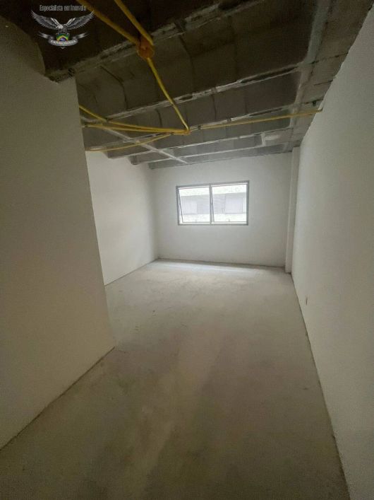 SALA COMERCIAL NO ED. PORTO QUALITY HOSPITAL E OFFICE CENTER! ????