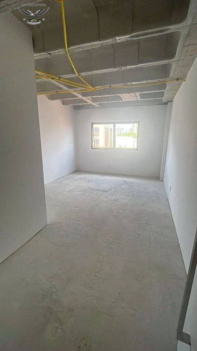 SALA COMERCIAL NO ED. PORTO QUALITY HOSPITAL E OFFICE CENTER! ????