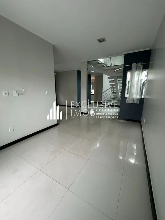 CASA NO CONDOMÍNIO FLOR DE LIZ, 3 SUÍTES, 250 METROS, 4 BANHEIROS