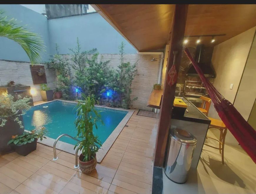 Casa em condominio jardim Espanha com piscina
