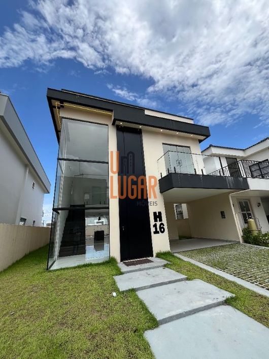 Um Lugar Imóveis vende uma excelente casa no condomínio Jardins do Lago, localizado na Rod. Mário Co