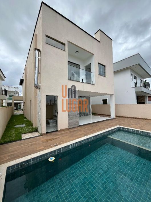 Um Lugar Imóveis vende uma excelente casa no condomínio Jardins do Lago, localizado na Rod. Mário Co