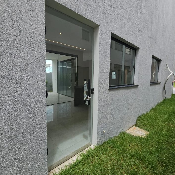 VENDO CASA CONDOMÍNIO JARDIM DO LAGO , 4 suítes