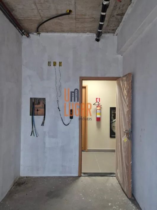 Sala comercial sem acabamento para venda no Ed. Rogélio Fernandez, Cremação
