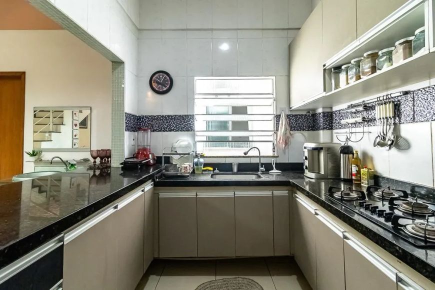 Vende-se prédio comercial, 351m², 2 pavimentos, Umarizal