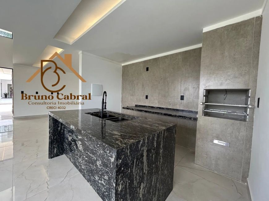 Imóvel recém construído, 4 suítes, espaço gourmet, 2 vagas de garagem.