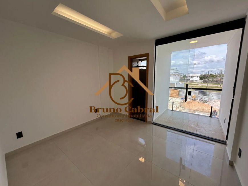 Imóvel recém construído, 4 suítes, espaço gourmet, 2 vagas de garagem.