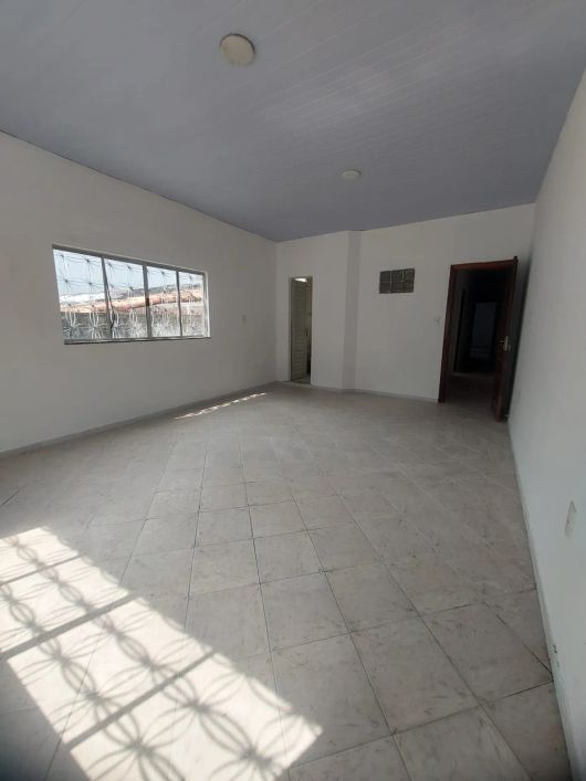João Souza vende espaçosa casa com 6 suítes em São Brás - Belém - PA