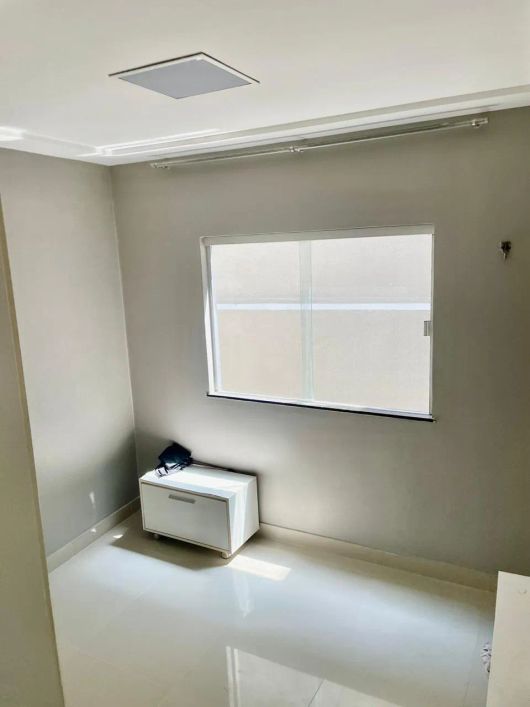 Bacelar Imóveis vende casa no Jardim Espanha, 4 suítes, Parque Verde