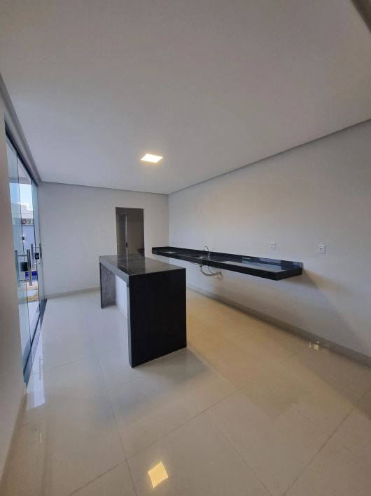 QUARTZO - Casa duplex, 4/4, 3 suítes e Piscina; IMPERDÍVEL!