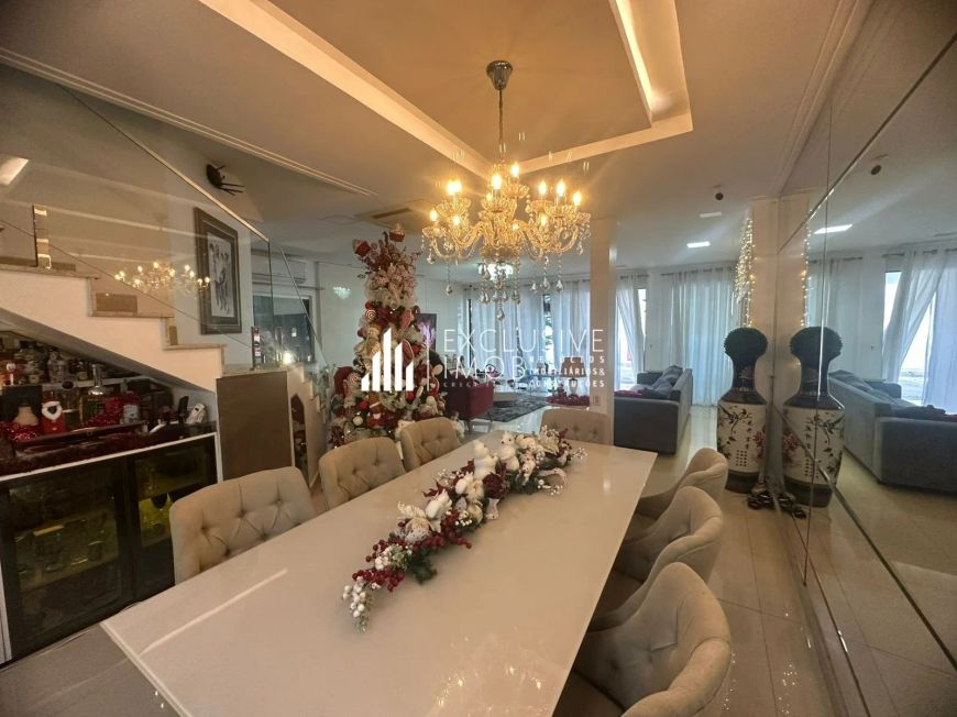 JARDIM ESPANHA, CASA DE 4 SUÍTES, 260 METROS QUADRADOS E 5 BANHEIROS