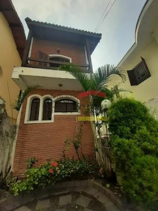 Sobrado no Jardim França, 3 suítes, 4 vagas, estuda permuta