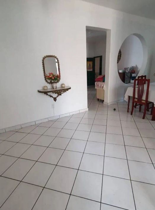 VENDO CASA COM 4/4, SENDO UMA SUÍTE COM DOIS PAVIMENTOS LOCALIZADO NO BAIRRO DO UMARIZAL COM 593M²