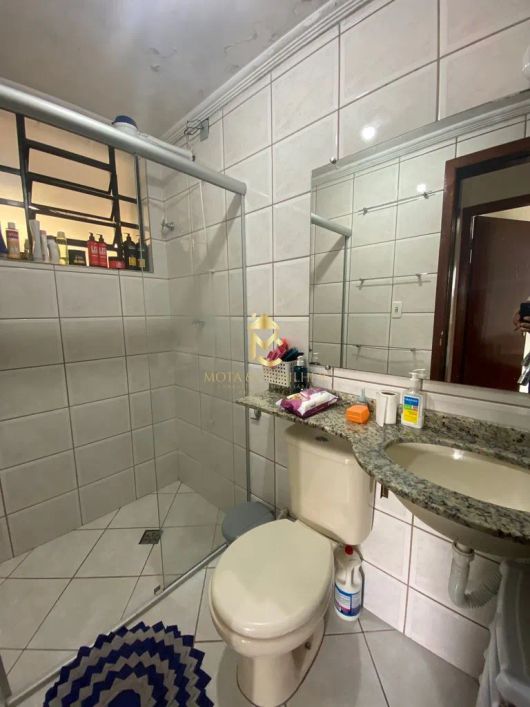 Vendo Apartamento Terreno com corredor.
