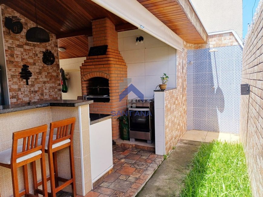 Casa de 189m² com 3 dormitórios sendo uma suite no Condomínio Campos do Conde Louvre em Tremembé/SP