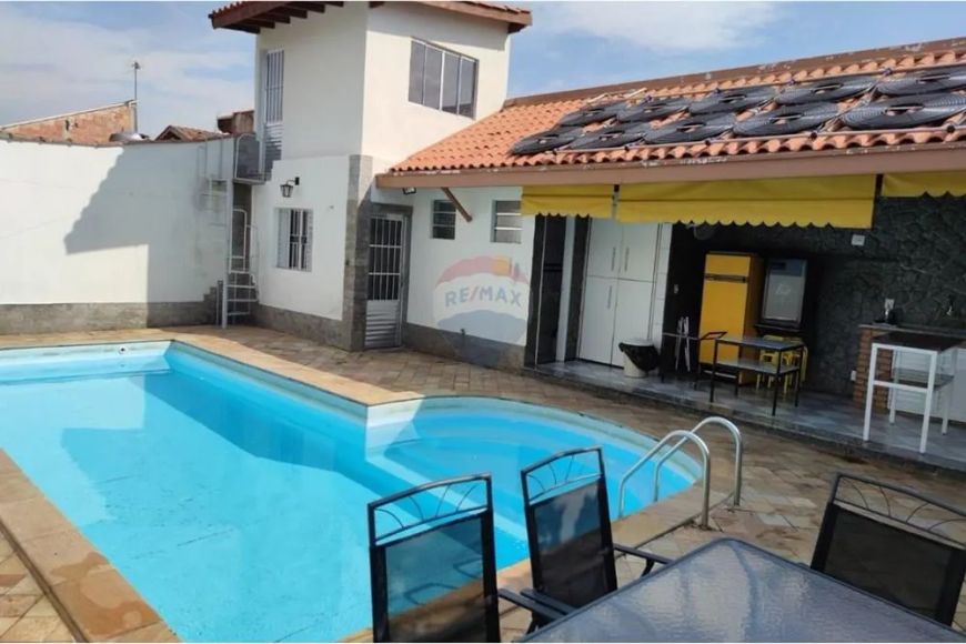 Casa térrea à venda em tremembé-SP de 800mil por apenas 697.990mil com 3 suítes, edícula com 2 quart