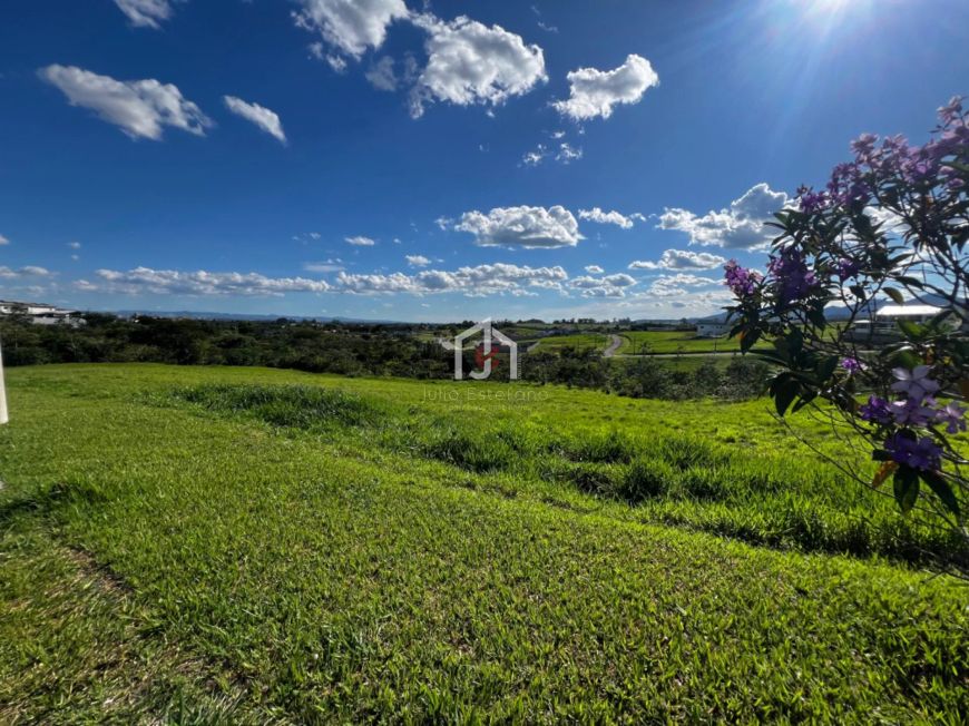 Terreno à venda com 1.001 m² - Condomínio Village da Serra - Tremembé/SP